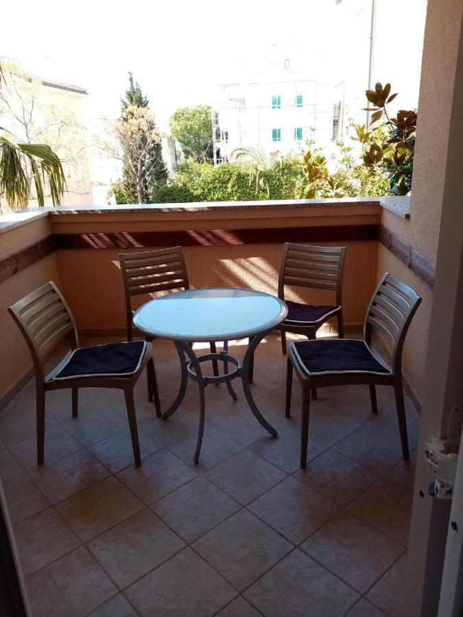 Apartman Valkira Novalja - Moderan Smjestaj S Pogledom Blizu Zrca Exterior photo
